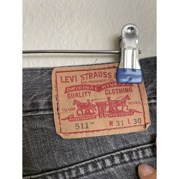 Levi’s Women’s Skinny 511 Grey Denim Cutoff Distressed Shorts High Rise Sz 31 - Picture 5 of 7